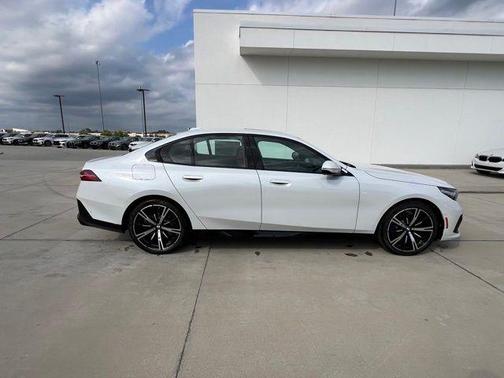 2025 BMW 530 i