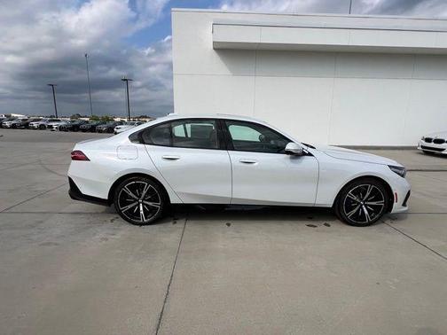 2025 BMW 530 i