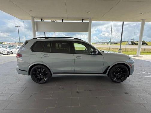 2026 BMW X7 M60i