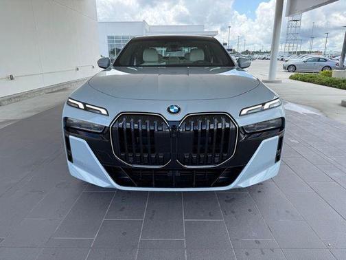 2025 BMW 760 760i xDrive