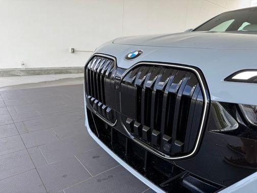 2025 BMW 760 760i xDrive