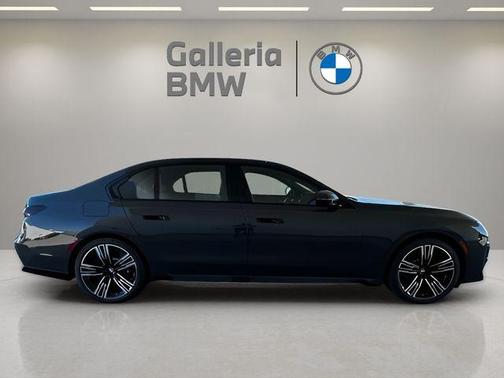 2026 BMW 750e xDrive