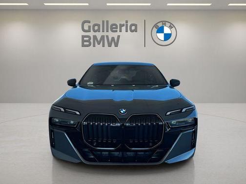 2026 BMW 750e xDrive