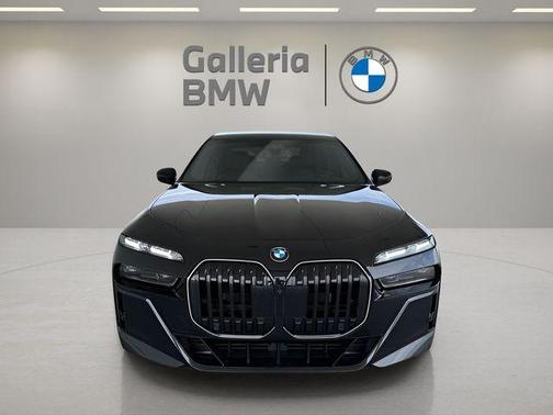 2025 BMW 750e xDrive