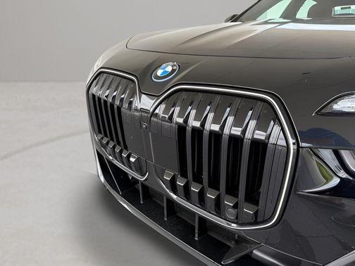 2025 BMW 750e xDrive