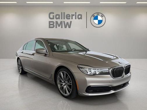 2019 BMW 740 i