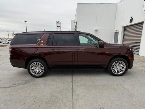 2023 Chevrolet Suburban RST