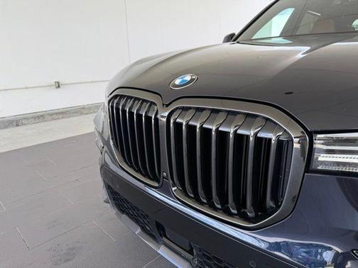 2022 BMW X7 M50i