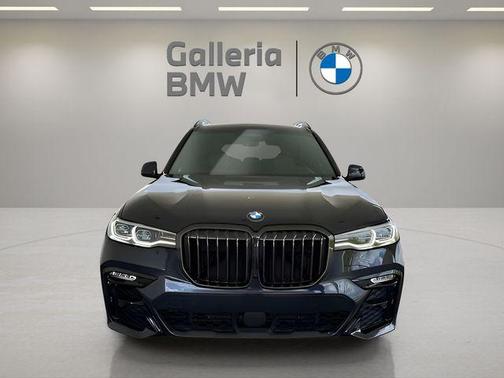 2022 BMW X7 M50i