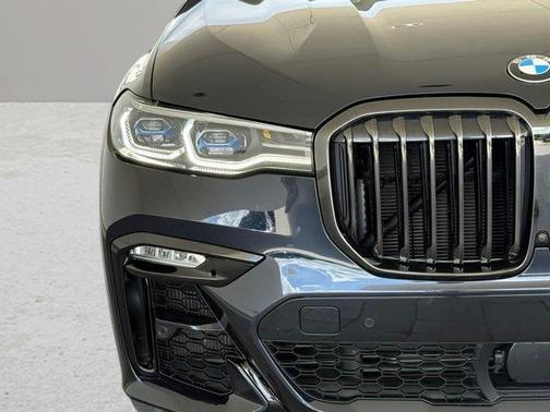 2022 BMW X7 M50i
