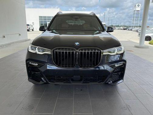 2022 BMW X7 M50i