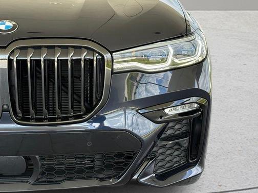 2022 BMW X7 M50i
