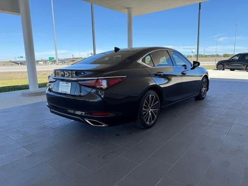 2022 Lexus ES 350 Base