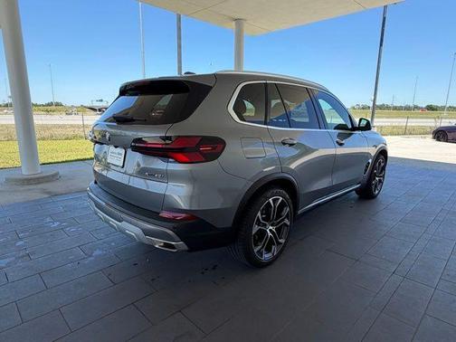 Skyscraper Gray Metallic 2025 BMW X5 xDrive40i