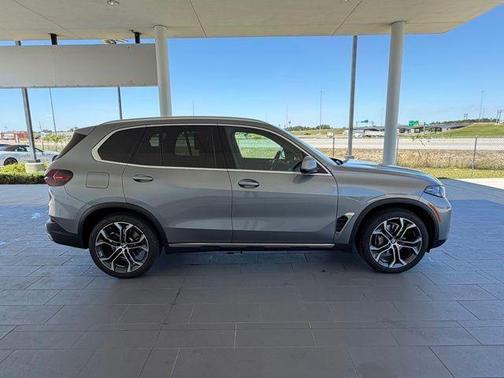 Skyscraper Gray Metallic 2025 BMW X5 xDrive40i
