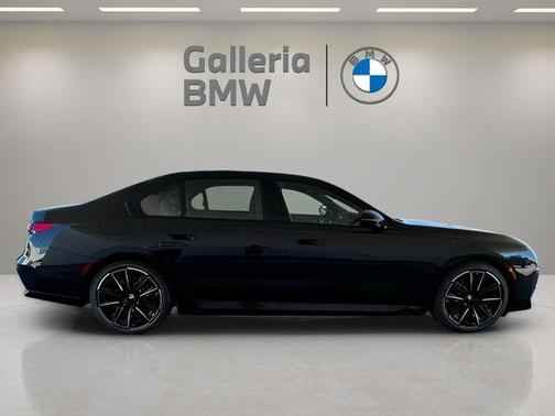 2026 BMW 750e xDrive