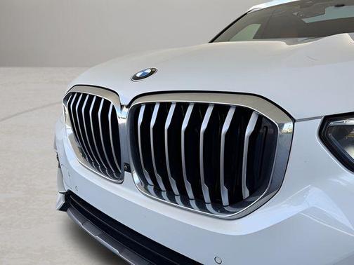 White Metallic 2022 BMW X5 sDrive40i