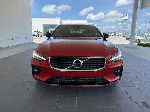 2019 Volvo S60 T5 R-Design
