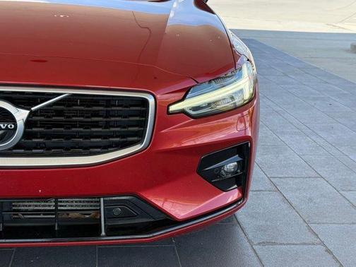 2019 Volvo S60 T5 R-Design