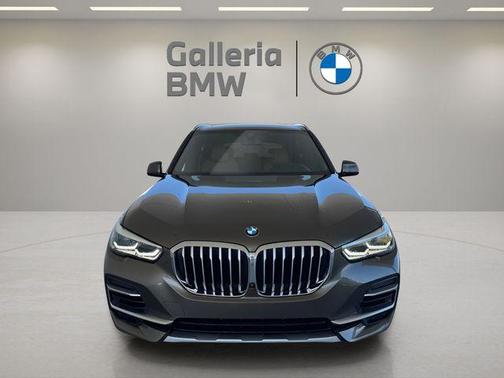 Manhattan Green Metallic 2023 BMW X5 sDrive40i