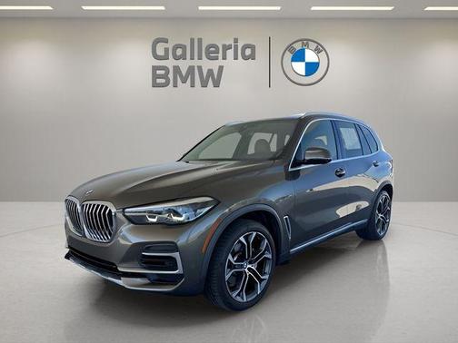 Manhattan Green Metallic 2023 BMW X5 sDrive40i