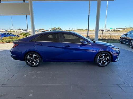 2023 Hyundai ELANTRA Limited