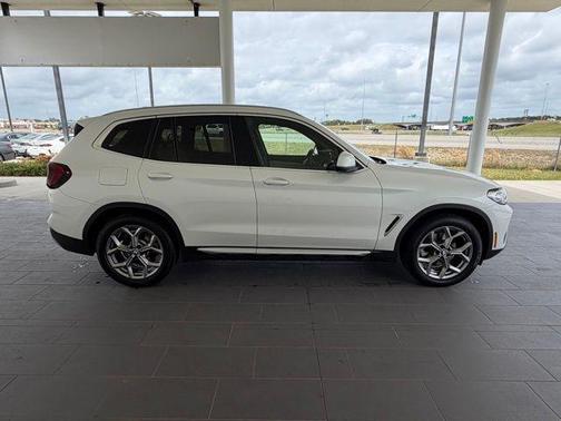 Mineral White Metallic 2024 BMW X3 xDrive30i