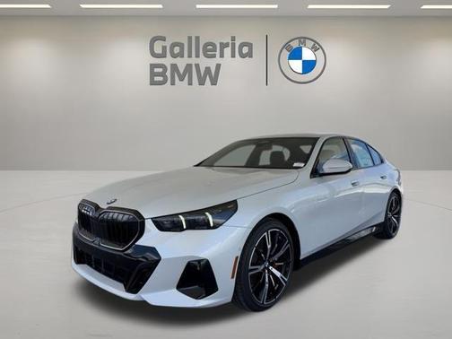 Mineral White Metallic 2027 BMW 530 i