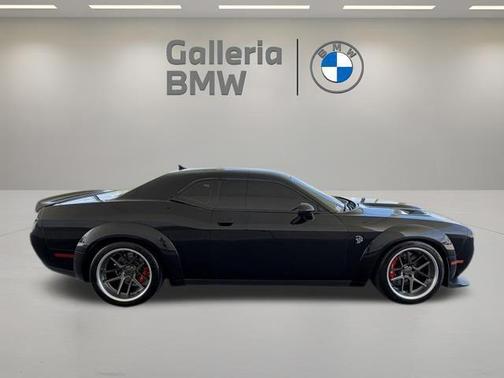 Pitch Black Clearcoat 2017 Dodge Challenger SRT Hellcat