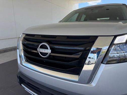 Gun Metallic 2023 Nissan Pathfinder SL