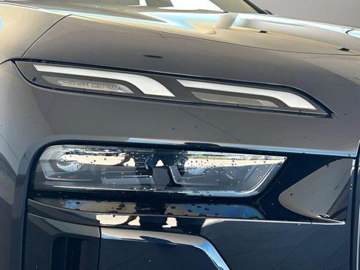 2026 BMW 750e xDrive