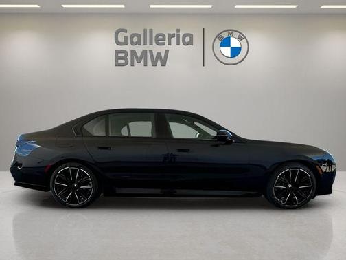 2026 BMW 750e xDrive
