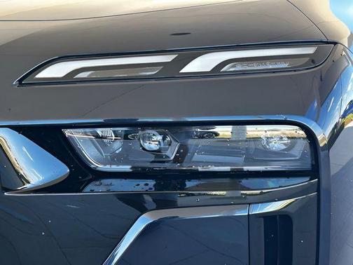 2026 BMW 750e xDrive