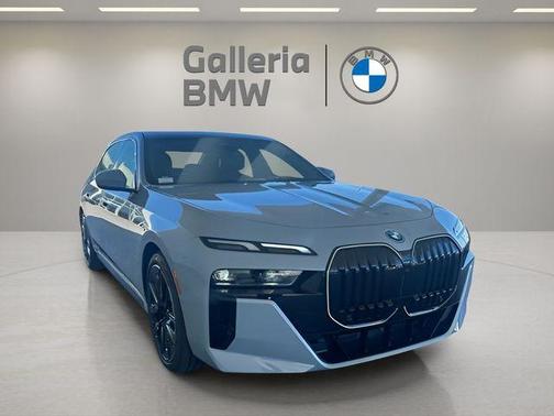 2026 BMW 750e xDrive