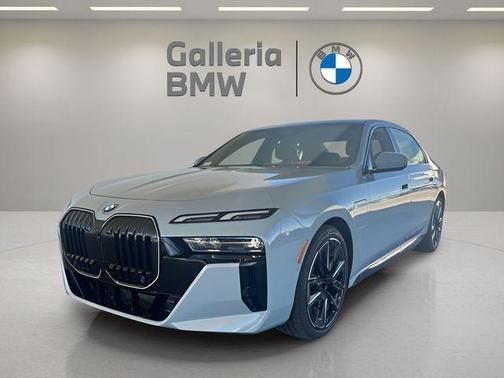 2026 BMW 750e xDrive