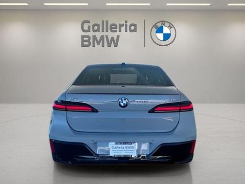 2026 BMW 750e xDrive