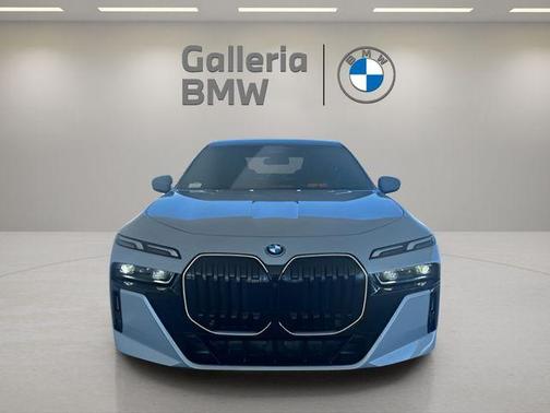 2026 BMW 750e xDrive