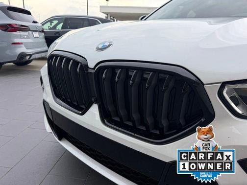 Mineral White Metallic 2022 BMW X6 M50i