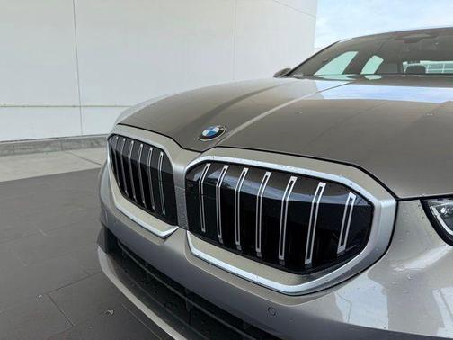 2025 BMW 530 i