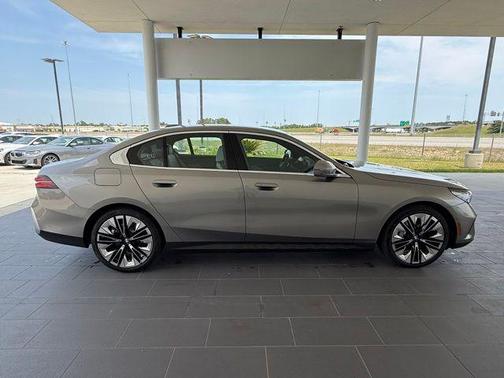 2025 BMW 530 i
