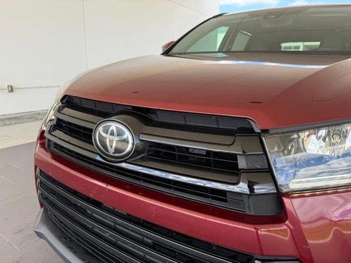 2017 Toyota Highlander SE