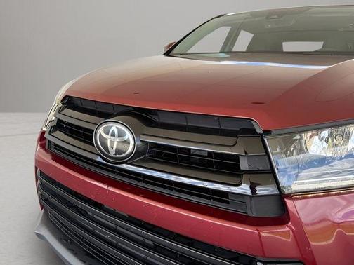 2017 Toyota Highlander SE