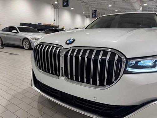 White Metallic 2020 BMW 740 i
