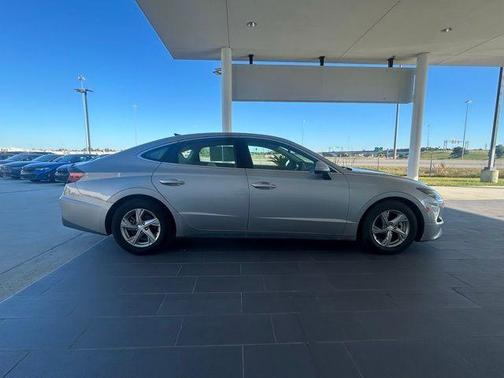 2023 Hyundai SONATA SE