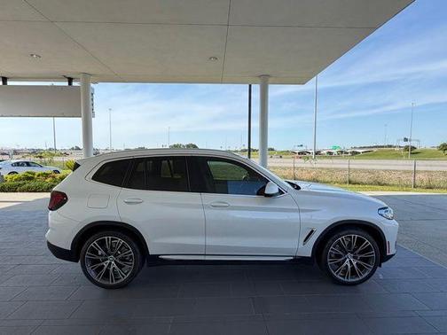 Mineral White Metallic 2023 BMW X3 sDrive30i