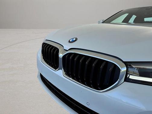2022 BMW 530 i