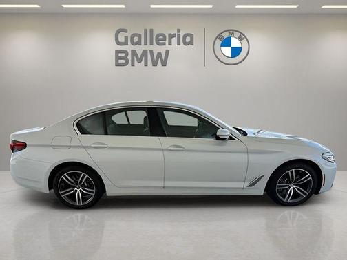 2022 BMW 530 i