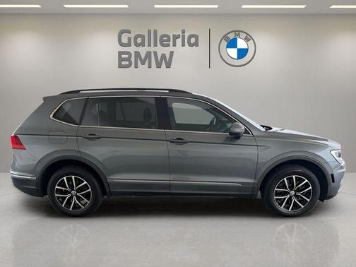 Platinum Gray Metallic 2021 Volkswagen Tiguan 2.0T SE
