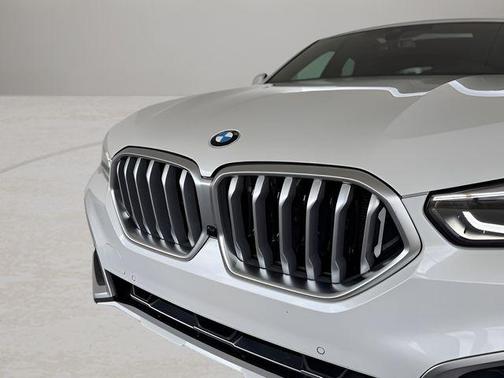 2022 BMW X6 xDrive40i
