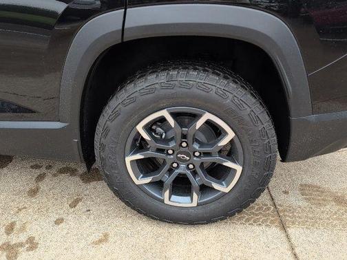 Mosaic Black Metallic 2026 Chevrolet Equinox ACTIV